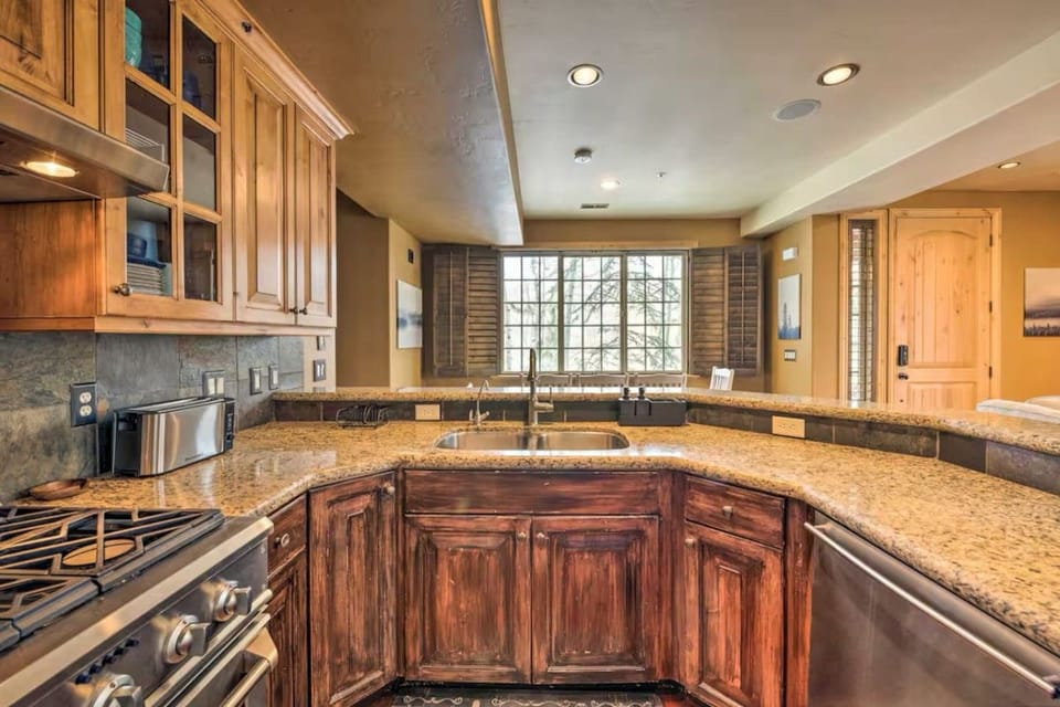 Granite counters and plenty of prep space