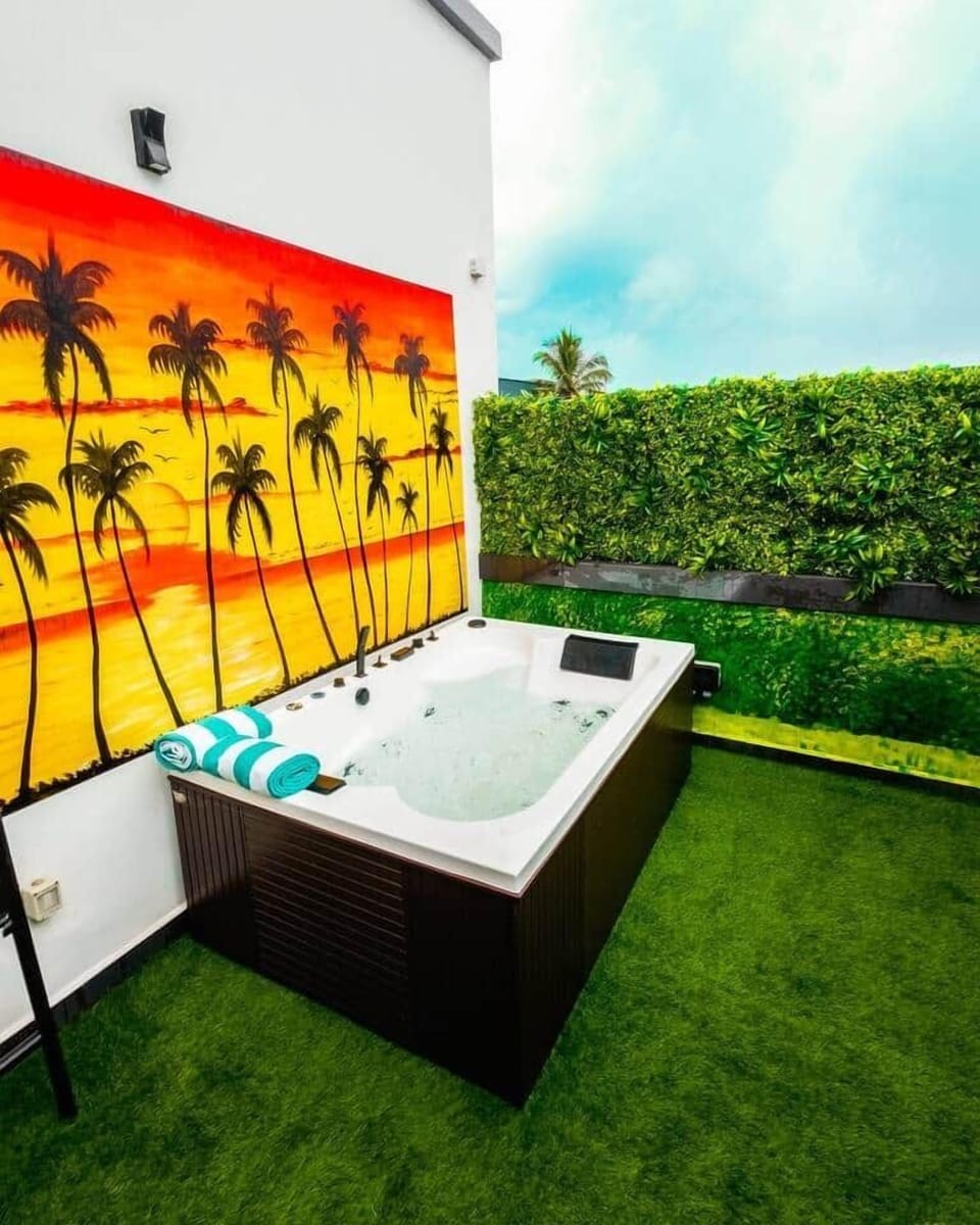 Make reservation at the office to use Hot tub anytime.( shared place)