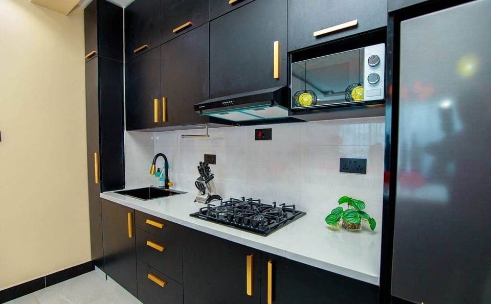 SPACIOUS KITCHEN