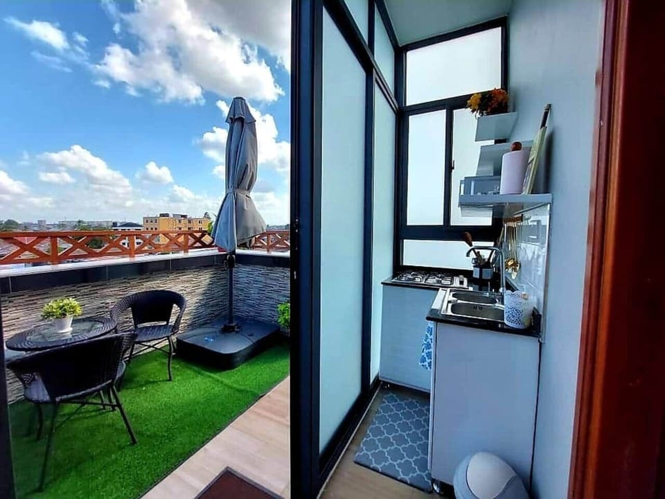 Kitchenette with all amenities