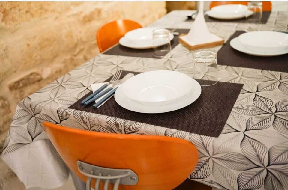 Luxury Townhome, Garden View | Dining