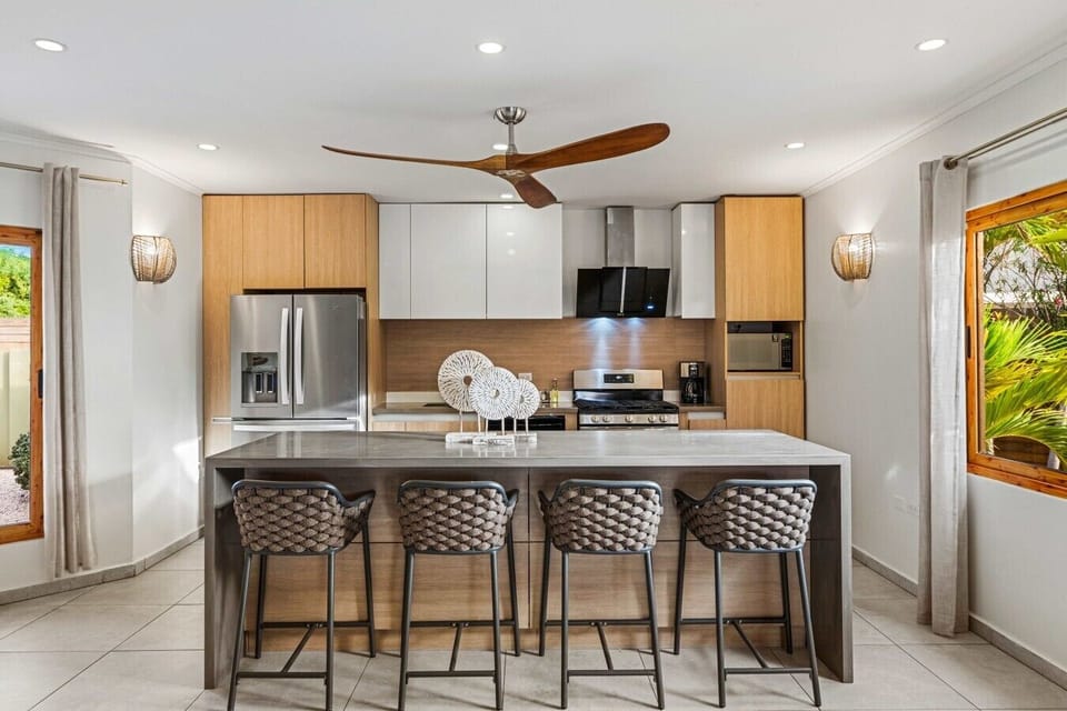 Make everyday meals feel easy in this modern kitchen, where stylish furnishings and tropical views create a bright setting for coffee, cooking, and casual gathering