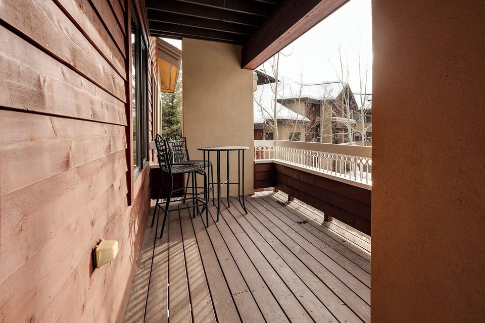 Step onto your private balcony and breathe in the crisp mountain air—this cozy spot is perfect for morning coffee or unwinding as the sun sets over the peaks.