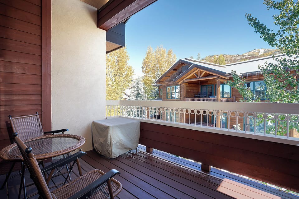 Relax on your private balcony with golden autumn foliage and mountain views, perfect for morning coffee or evening unwinding in peaceful surroundings.