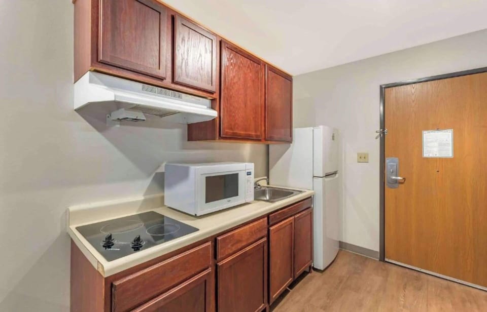 Full-size fridge, microwave, stovetop, freezer