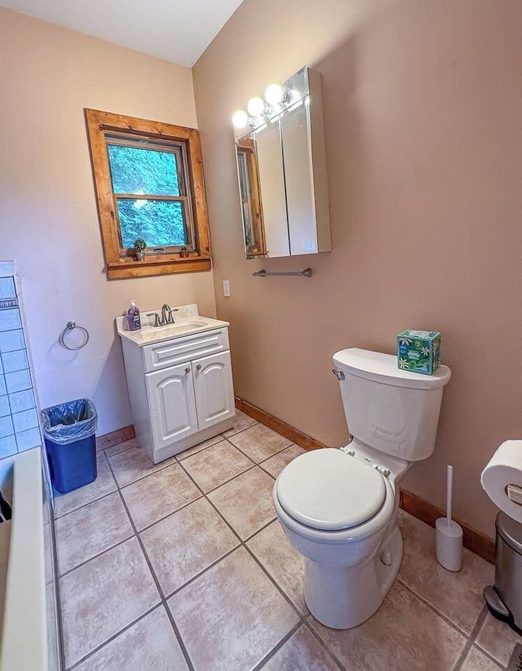 Upper level full bathroom near sleeping area