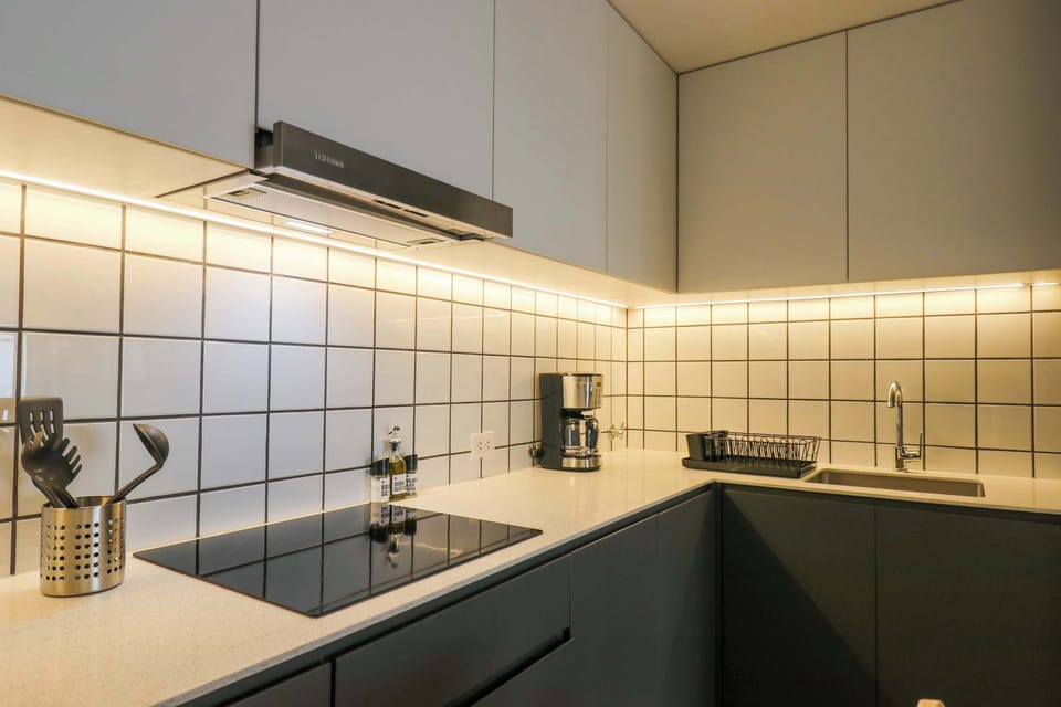 Modern and well-equipped kitchen