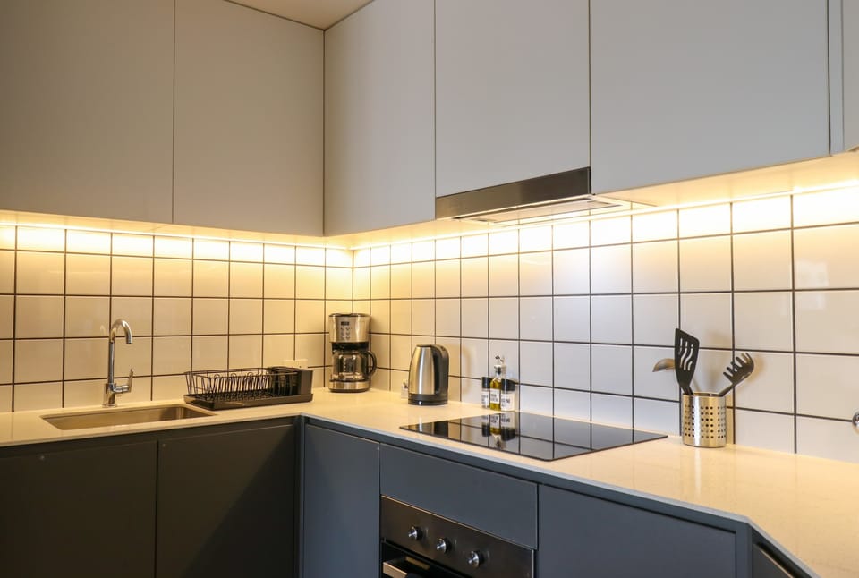 Modern and well-equipped kitchen