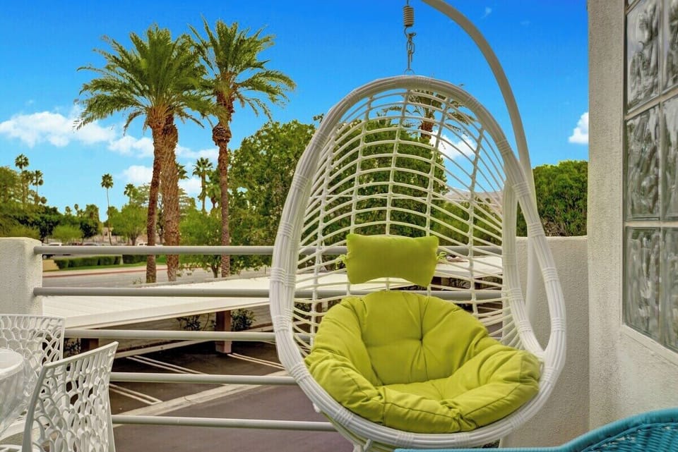 3 BALCONY SWING.jpg