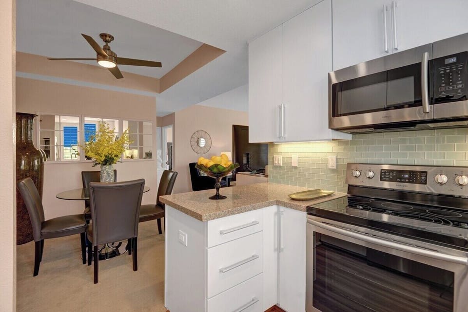 11 KITCHEN REVERSE.jpg