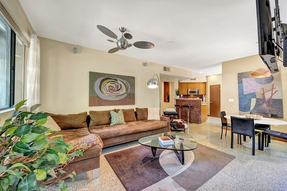 K0376 - Living Room Area