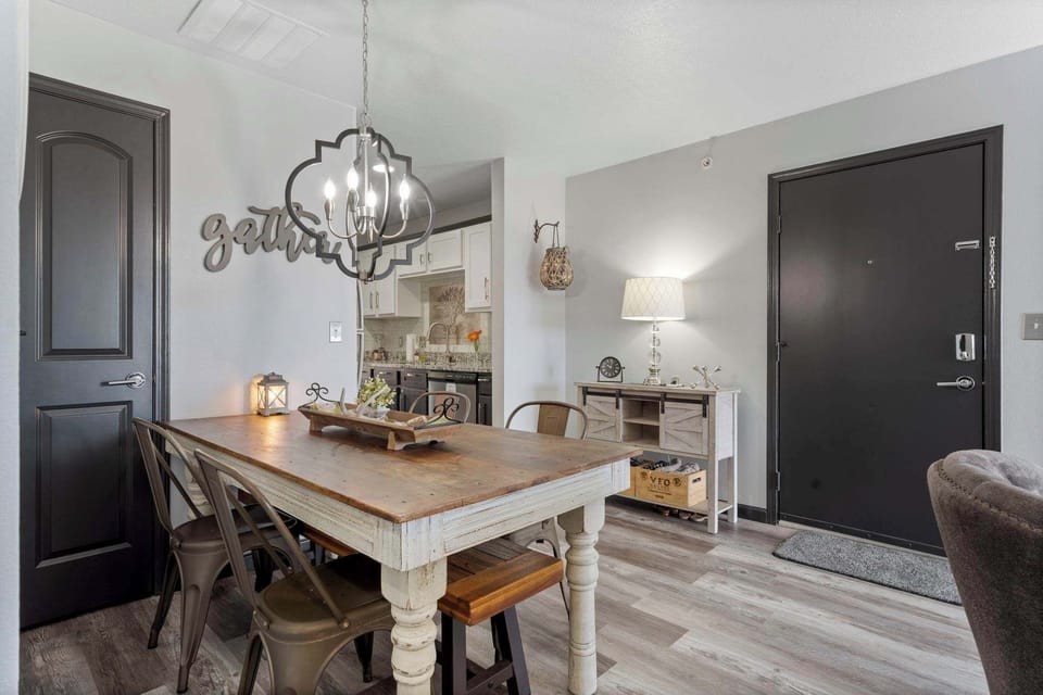 Entry/Dining area