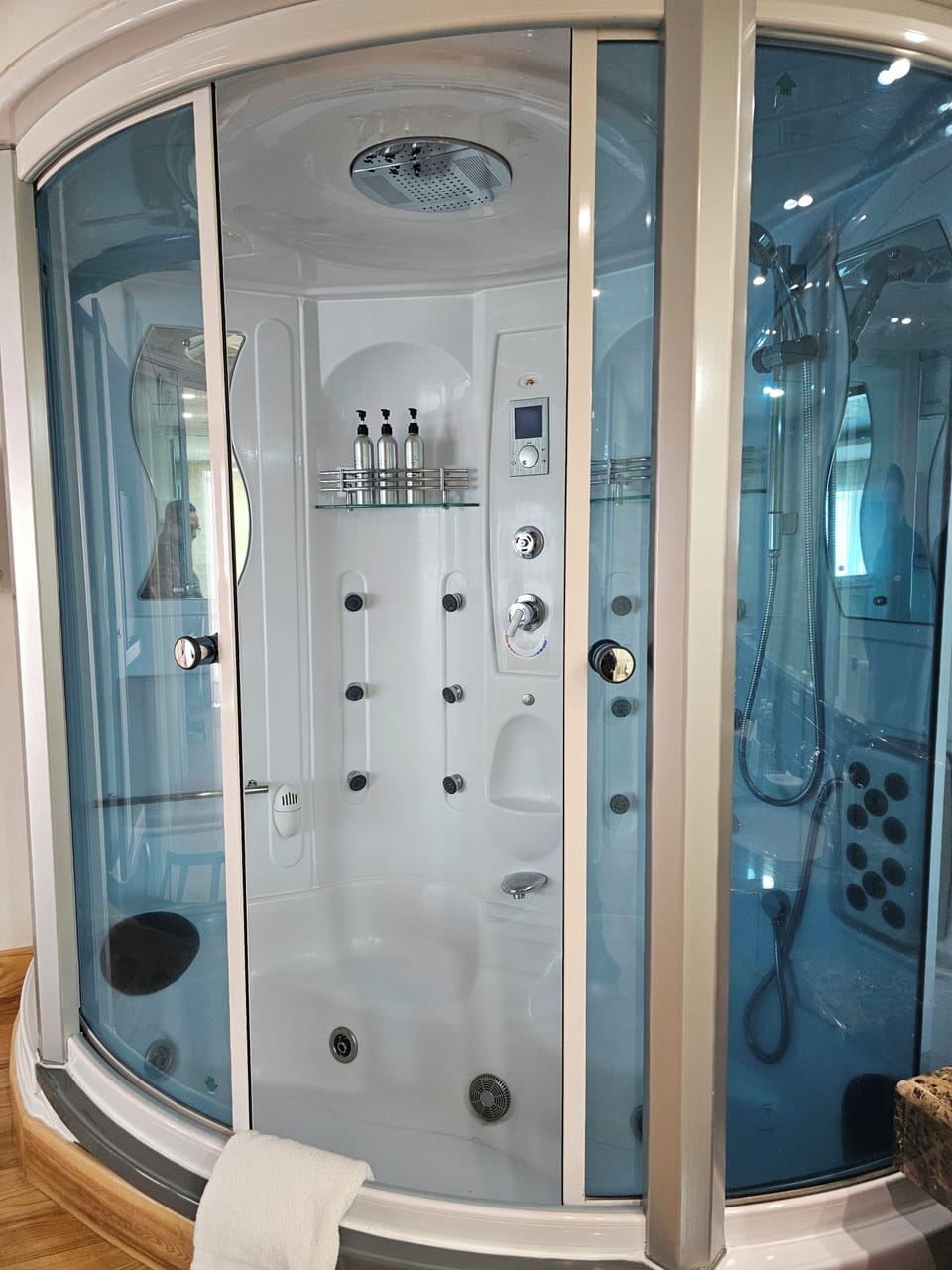Presidential Suite, 1 Bedroom, Non Smoking | Bathroom | Combined shower/tub, rainfall showerhead, designer toiletries