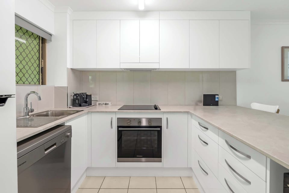 Prepare everything from light breakfasts to family dinners in the full kitchen, thoughtfully equipped with quality appliances and generous bench space.