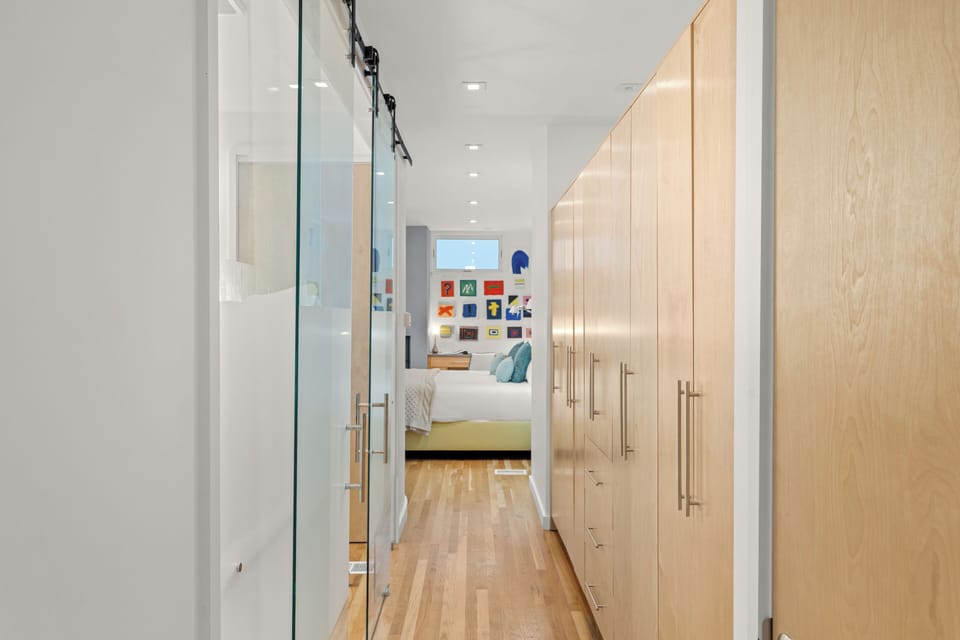 Hallway to the primary bedroom.