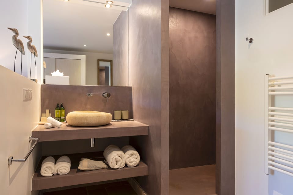 Small Room | Bathroom | Free toiletries, hair dryer, bathrobes, slippers