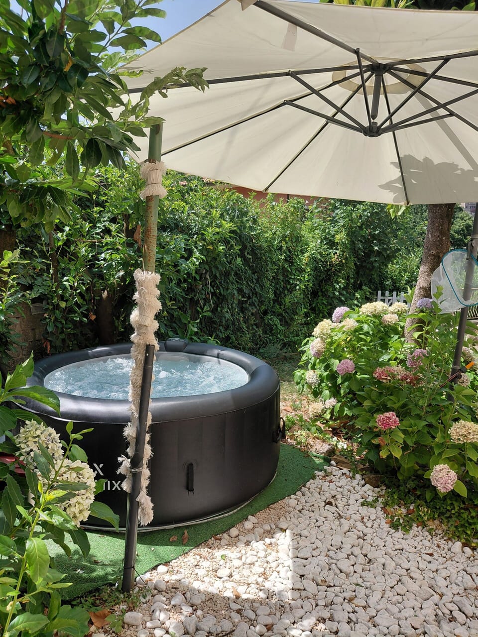 Outdoor spa tub