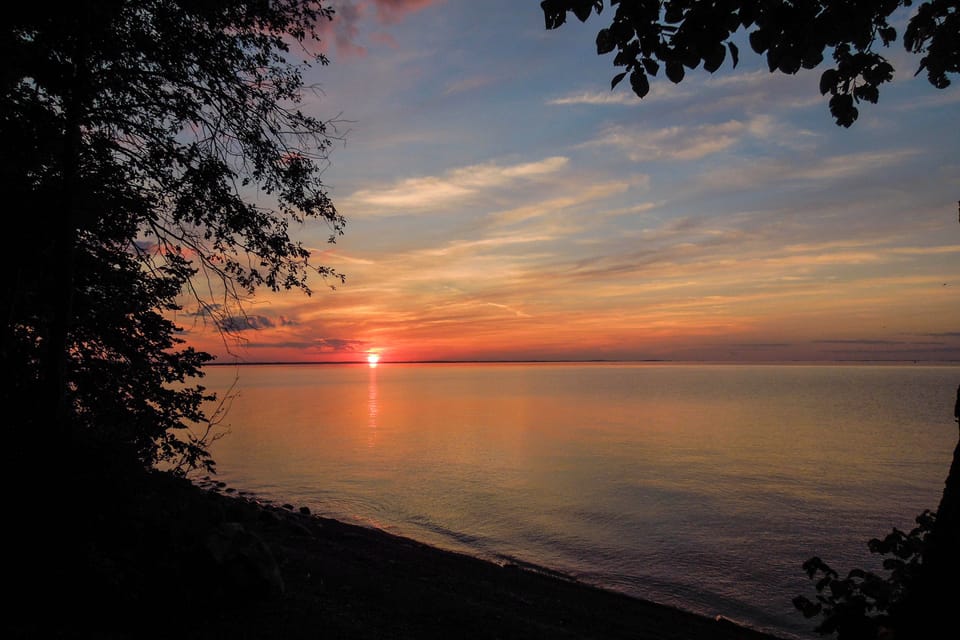 Mille Lacs Lakefront Townhome: Walk to Marina! Apartment in Mille Lacs Lake