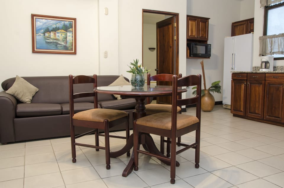 Junior Apartment, 1 Bedroom, Accessible | Private kitchen | Microwave