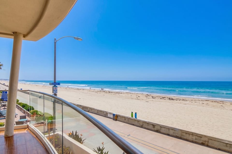 Mission Beach oceanfront rental with beach access