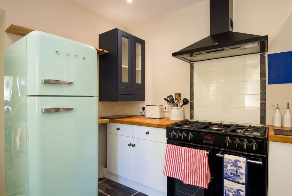Cook up a feast with the range cooker and retro SMEG fridge