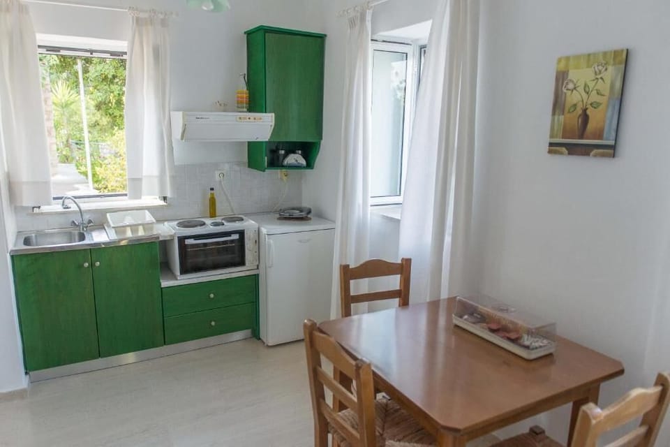 Fully equipped kitchen and dining area, providing everything you need for a comfortable self-catering stay.