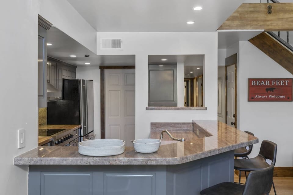 Dining room: Dining table with seating for 8 guests and adjacent breakfast bar with 4 barstools
