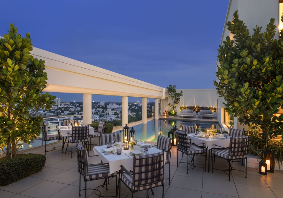 3 restaurants; breakfast, lunch, and dinner served