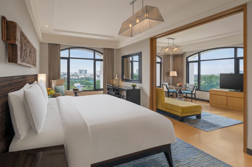 Executive Suite with one way airport transfer (Pick-up or Drop) | Premium bedding, minibar, in-room safe, desk