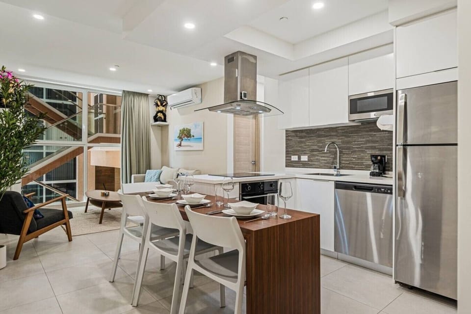 Sleek design and playful details bring the dining and living areas together, giving your group a versatile space for shared meals, catching up, and laid-back evenings