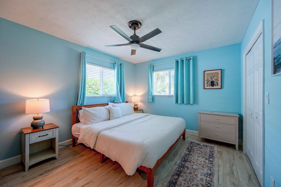 Bedroom 1 | King Bed