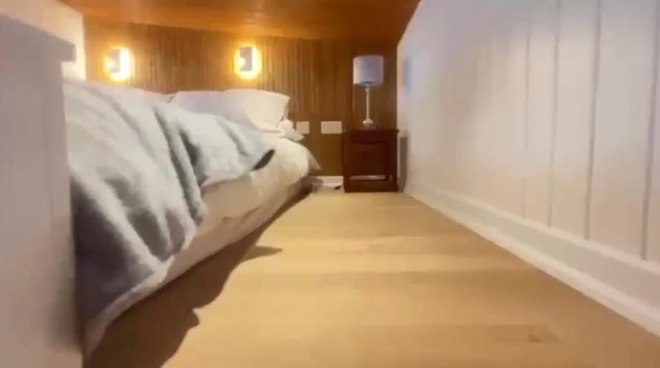 Cabin - Sleeps 6 - Parking Cabin in Meath, Co. Meath, Ireland