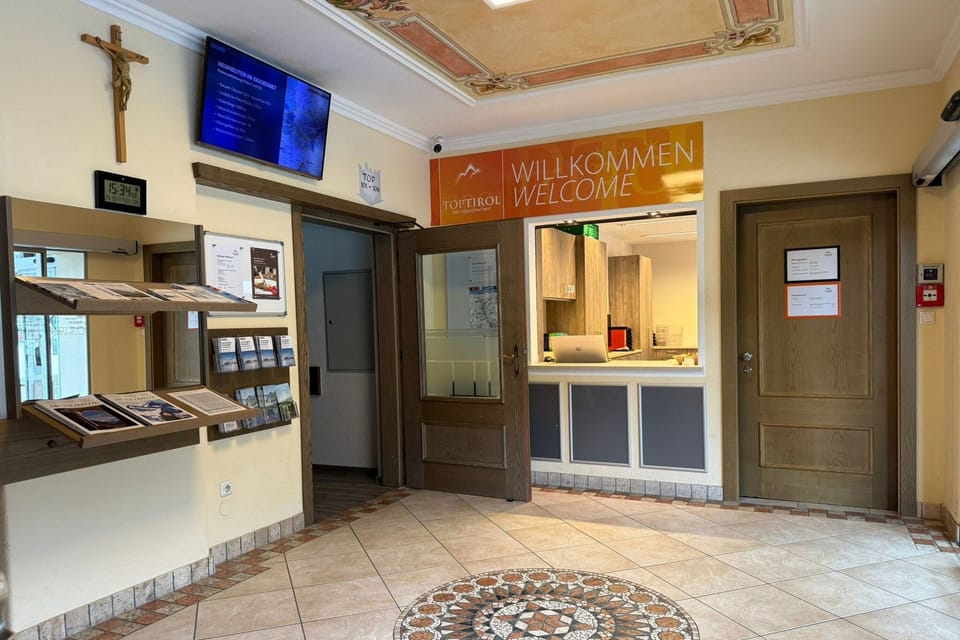 Entrance / Reception