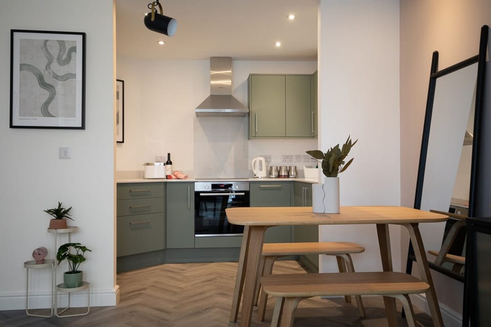 Pinot Perch - With Free Underground Parking Apartment in Whitby