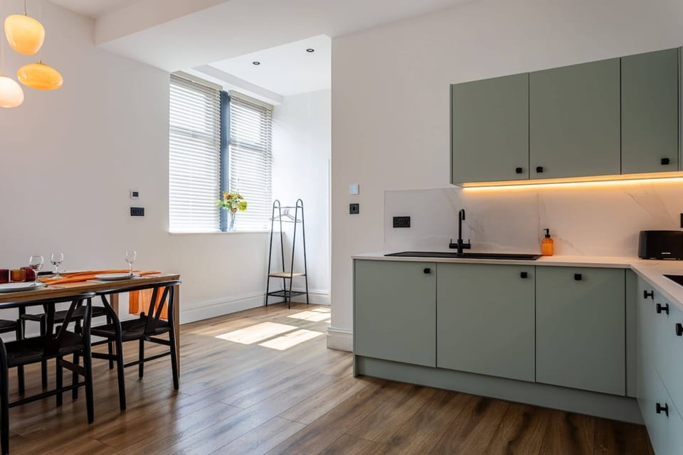 Perfect Booking 2 Bed Flat Near Cabot Circus Apartment in Bristol