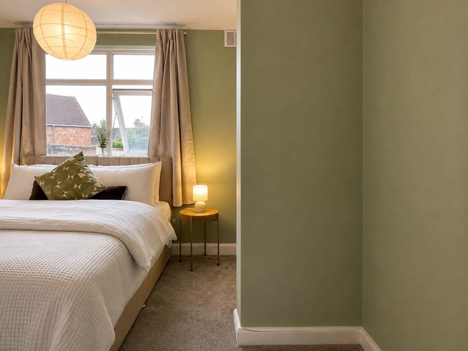 Perfect Booking 2 Bed Home w Street Parking House in Coventry