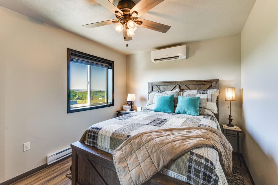 River Views & Rural Charm: Springfield Retreat Cottage in Lewis and Clark Lake