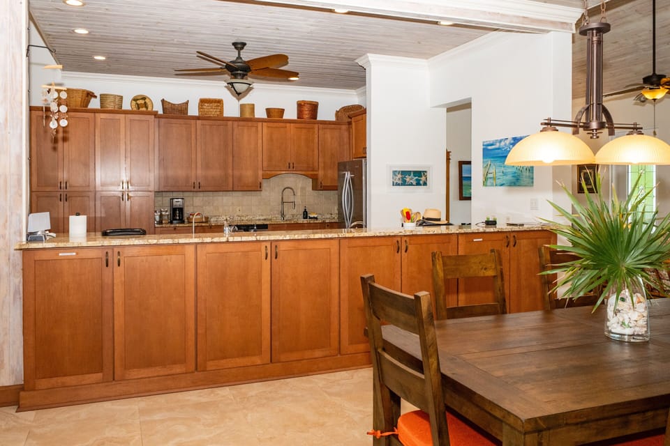 House, 4 Bedrooms | Dining
