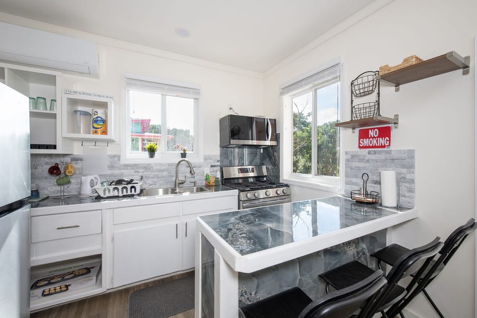House, 1 Bedroom | Private kitchen | Fridge, oven