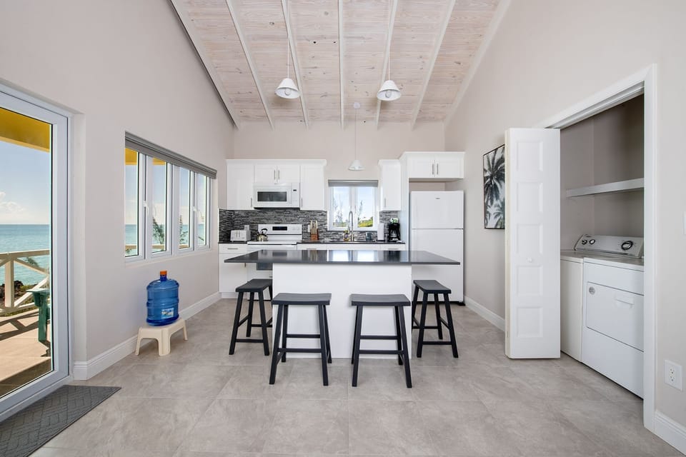 House, 4 Bedrooms | Private kitchen | Coffee/tea maker, fridge, oven, toaster