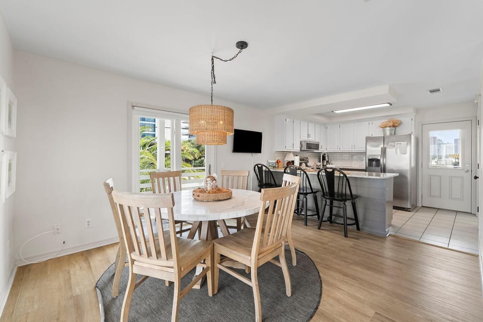 House, Multiple Beds (Kook and Key) | Dining