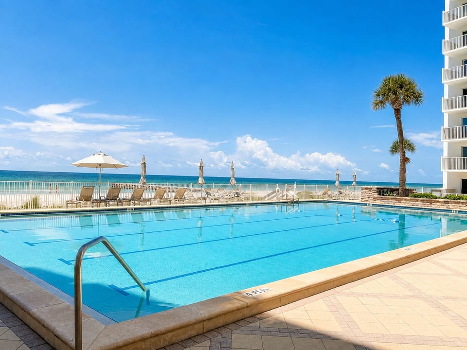 Islander Club 63S - Pool