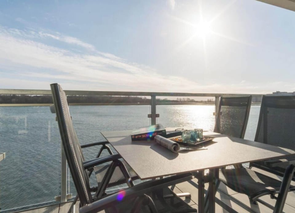 House | Outdoor dining