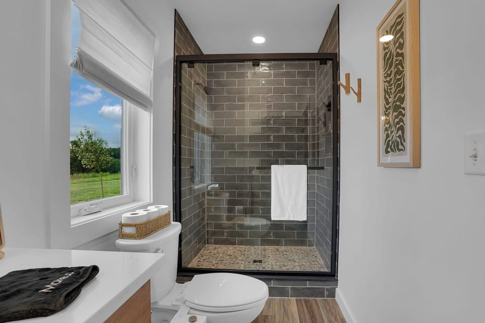 Full bath with tile walk-in shower!