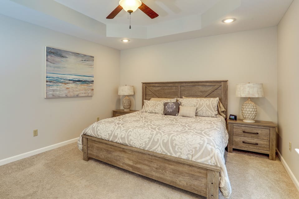 Bedroom | King Bed | En-Suite Bathroom