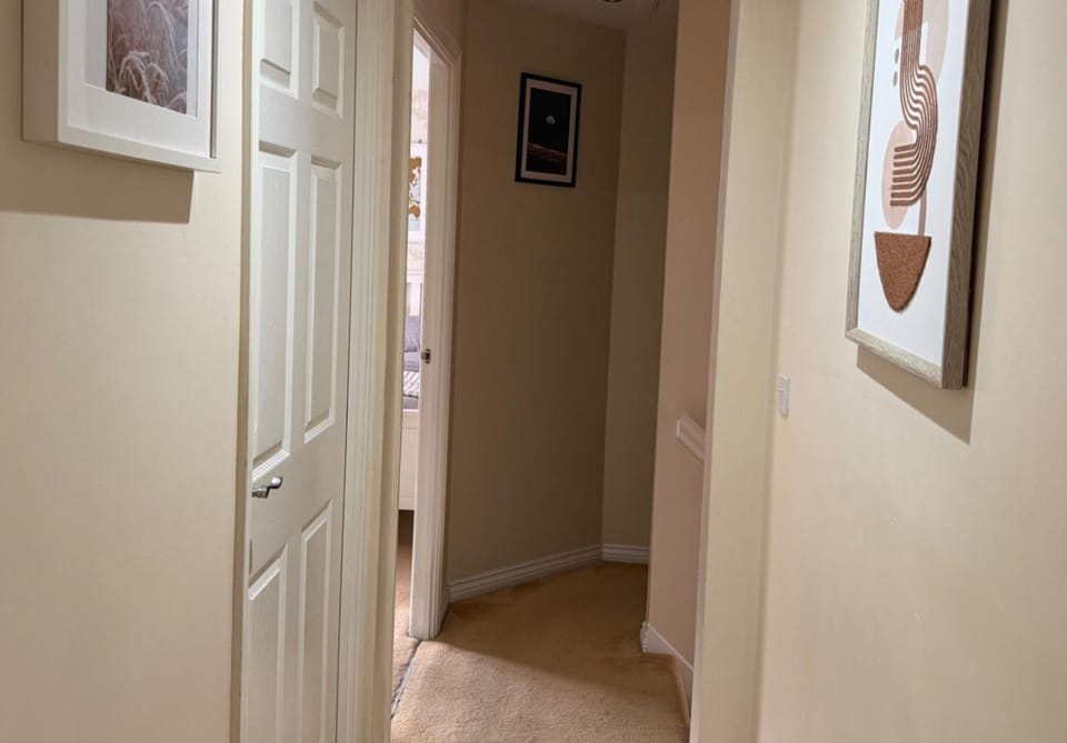North Manchester 2-bed Apt, Sleeps 4 With Parking Apartment in Manchester