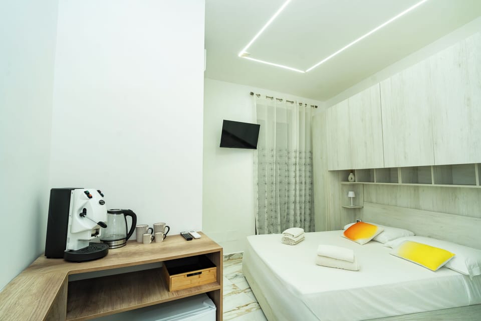 Classic Double Room | Soundproofing, iron/ironing board (on request), WiFi (free)