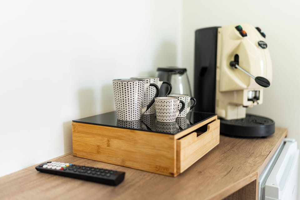Comfort Triple Room | Coffee and/or coffee maker