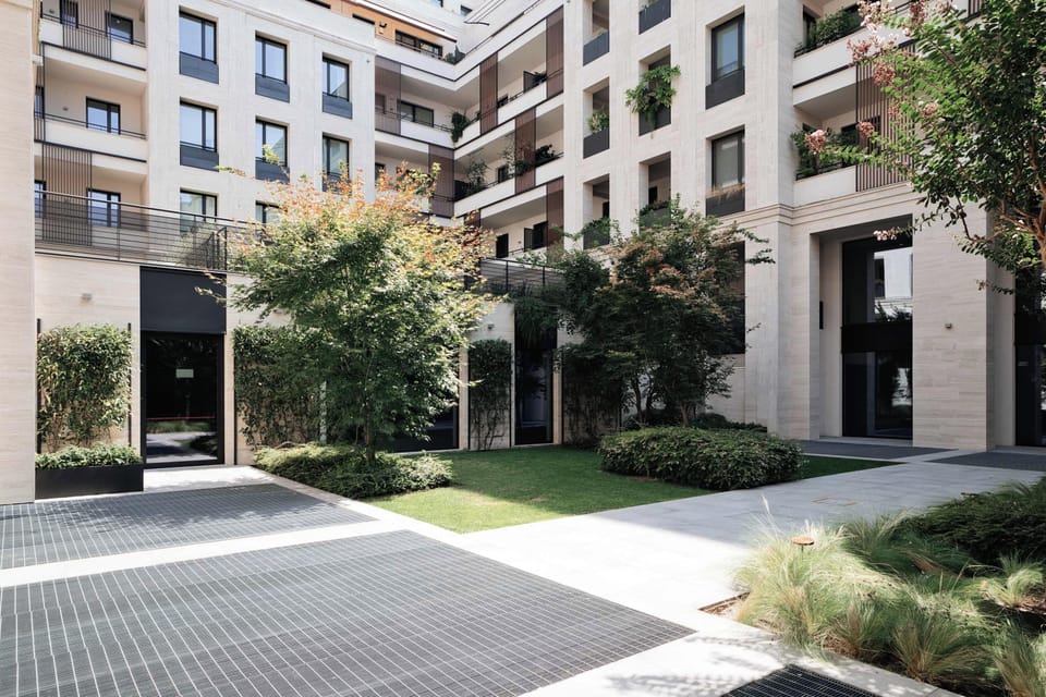 Enter the residential complex and easily find your way to your apartment, with clearly organized access to the different apartments.