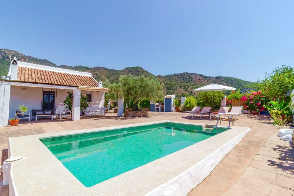 A refreshing 5%2E5 x 3%2E5 swimming pool invites you for a dive